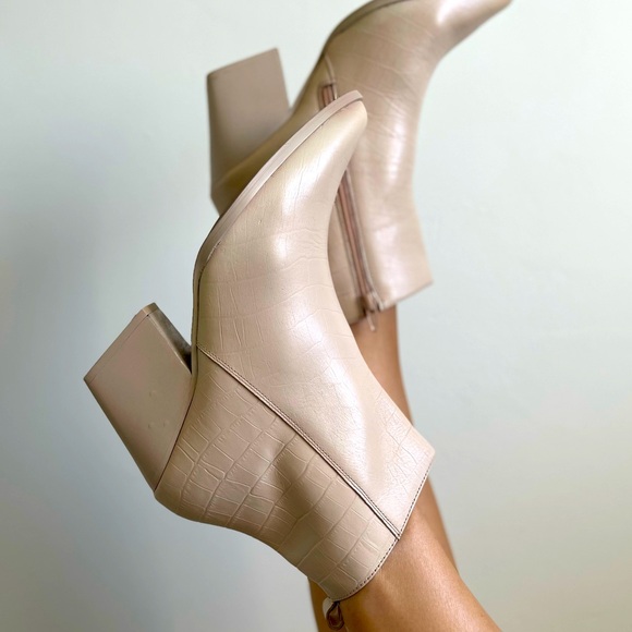 Seychelles Shoes - Seychelles leather booties size 10 cream beige boot western booties